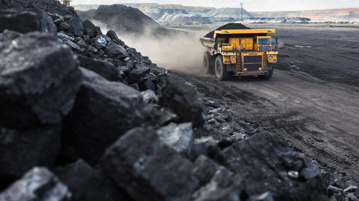 Fitch Ratings highlights the sharp decline in coal export revenues poses a key fiscal risk